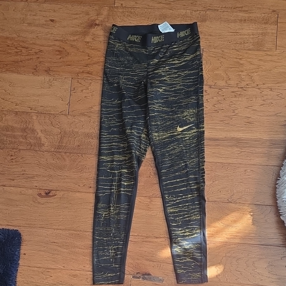 Nike Womens Leggings in Black and Gold Pattern